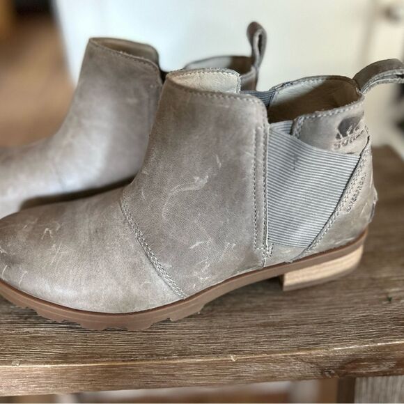 - Sorel Women’s Emelie™ III Chelsea Waterproof taupe worn once - Picture 3 of 9